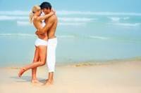 pic for Lovely Couple On Beach 480x320